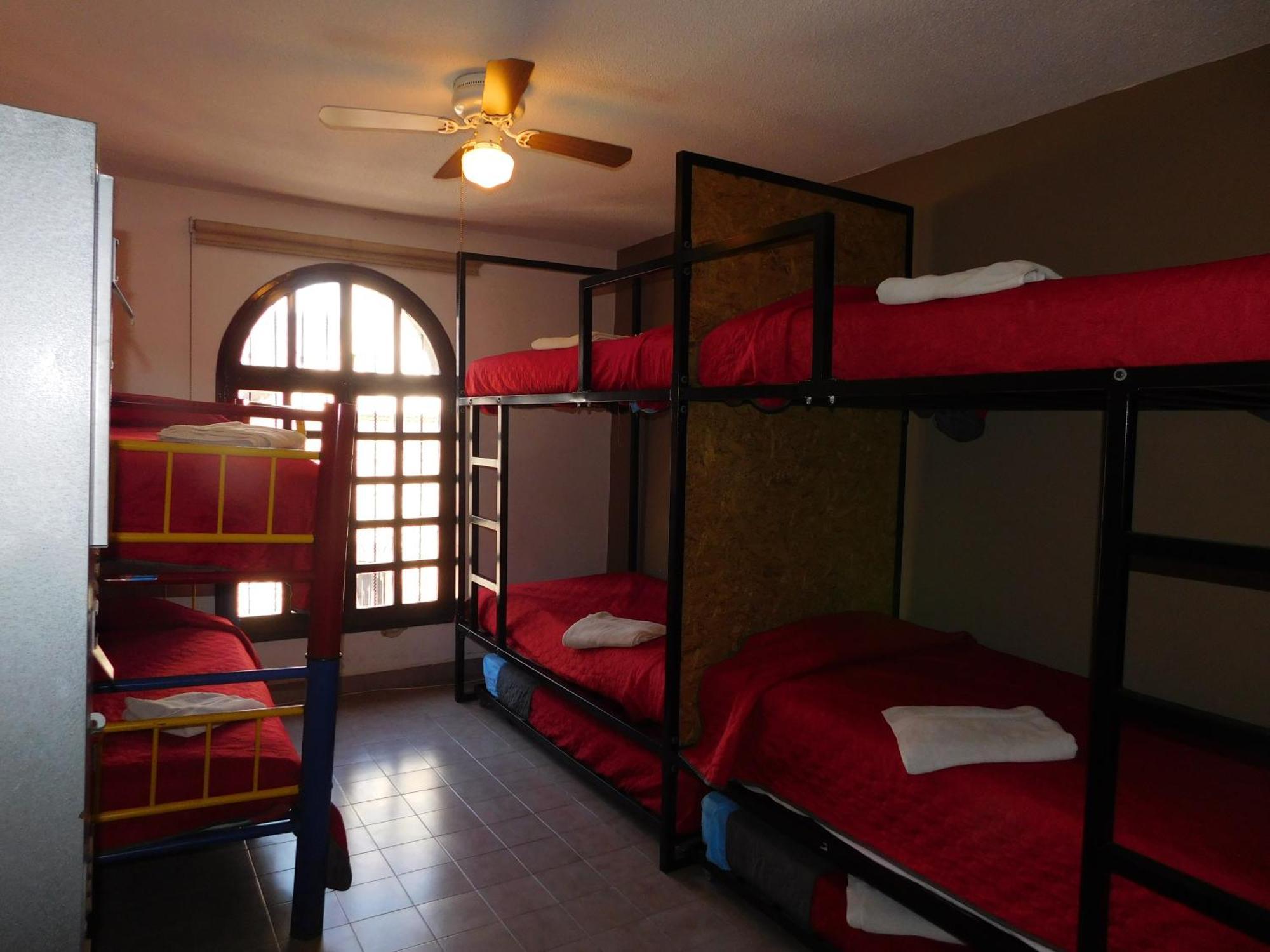 Casona Luciérnaga-Casa de Huéspedes León Esterno foto